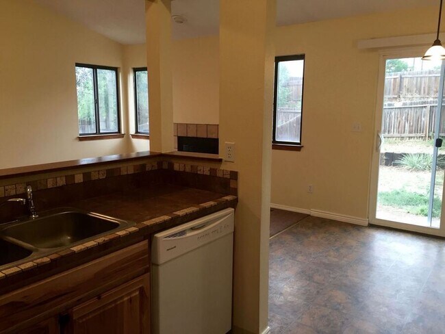 Foto del edificio - 6460 Mohican Dr