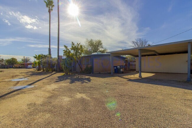 Building Photo - 2 Bed Duplex, REMODELED