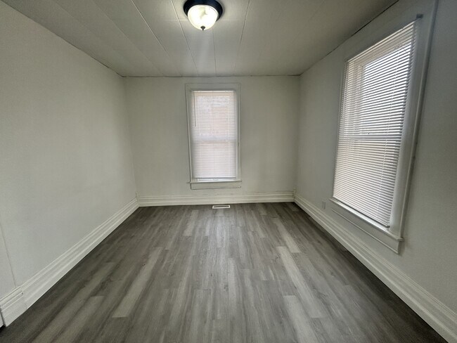 Foto del edificio - 924 Murphy Ave