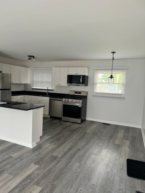 Building Photo - 765 Crestwood Dr