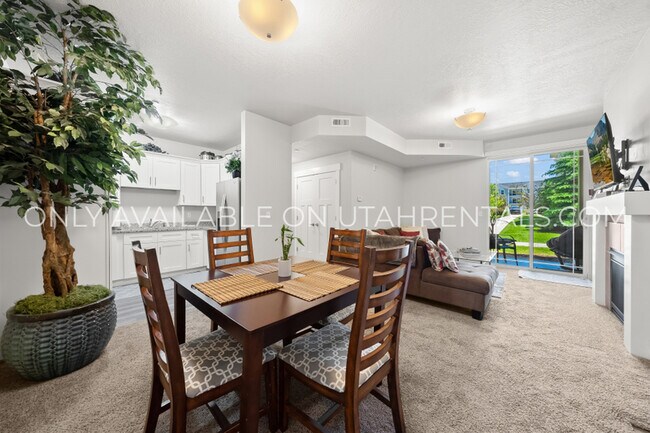 Building Photo - 1055 500 E