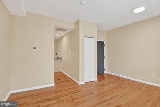 Building Photo - 1648 Park Rd NW