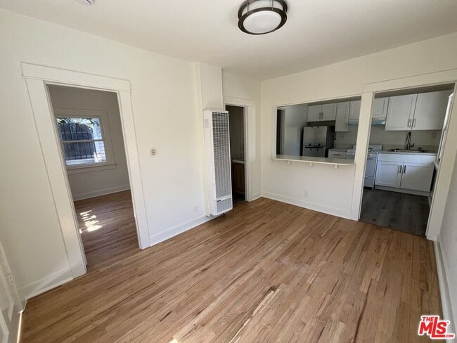 Building Photo - 424 N Venice Blvd
