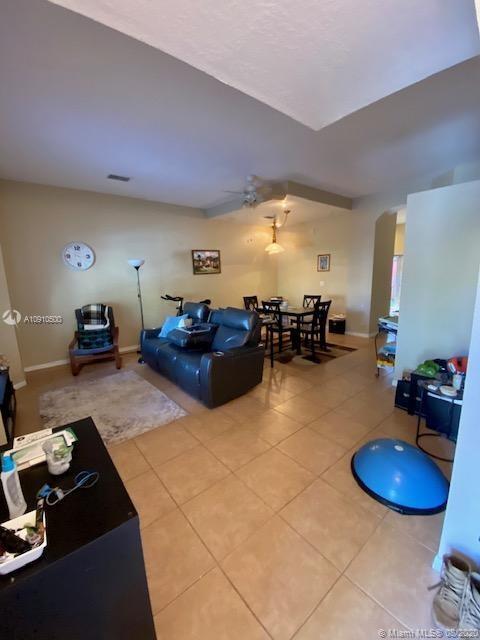 Foto del edificio - 2372 SE 21st St