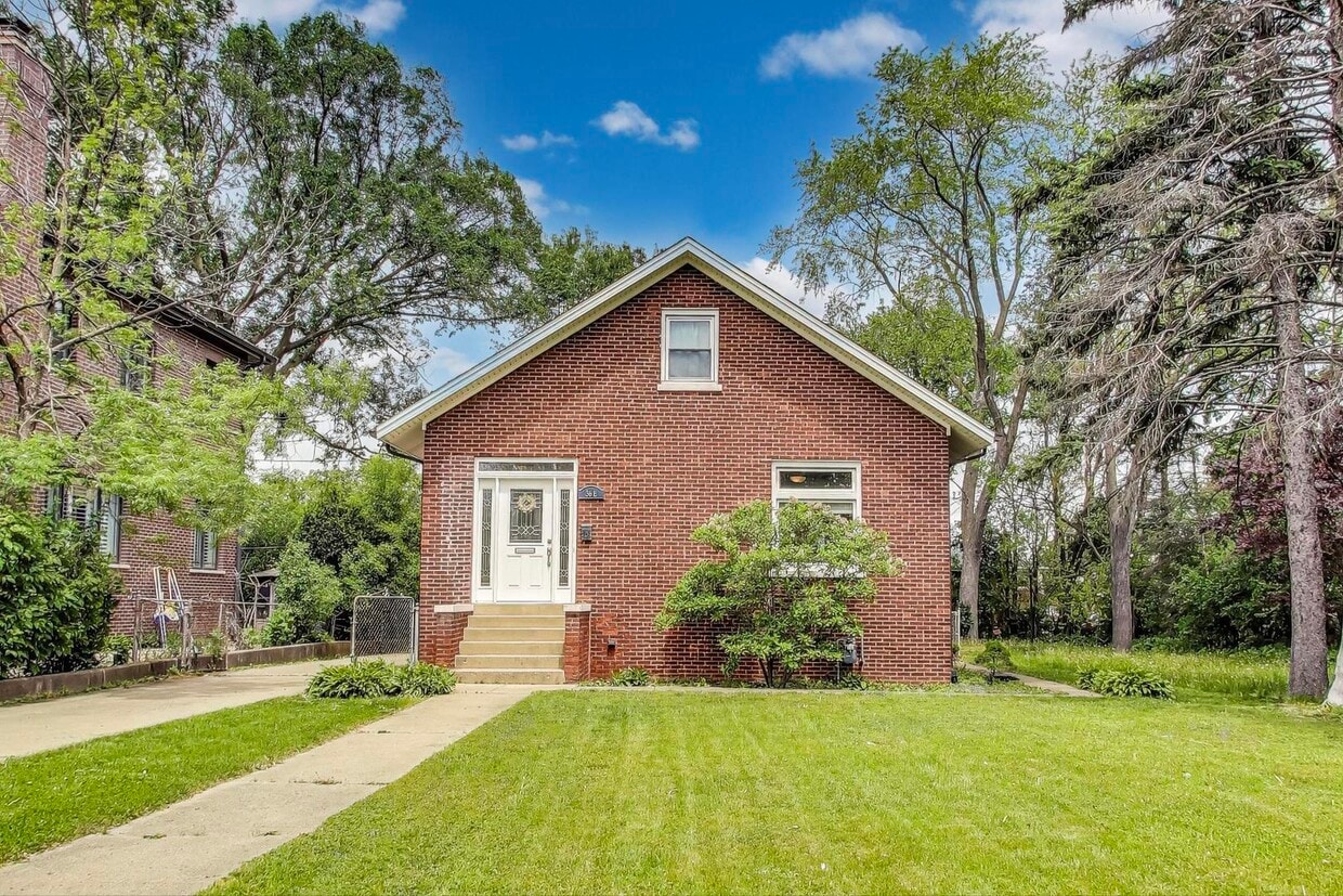 Primary Photo - 36 E Touhy Ave