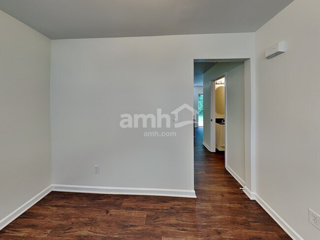 Foto del edificio - 1317 Charidge Ln