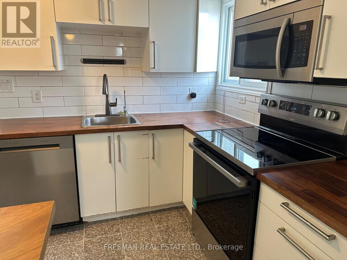 Photo principale - 1022 Gerrard St E