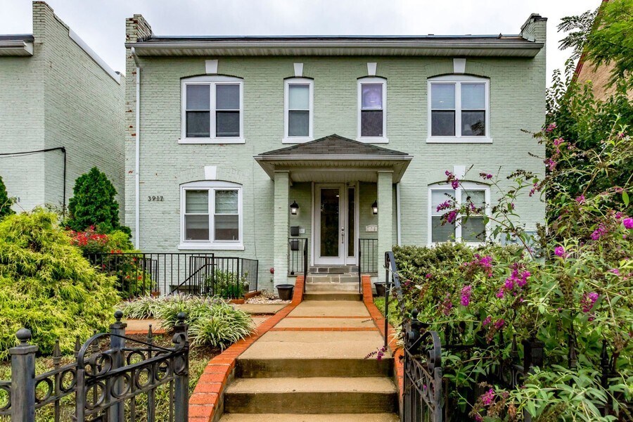 Primary Photo - Perfect Petworth Two-Bedroom- All Utilitie...