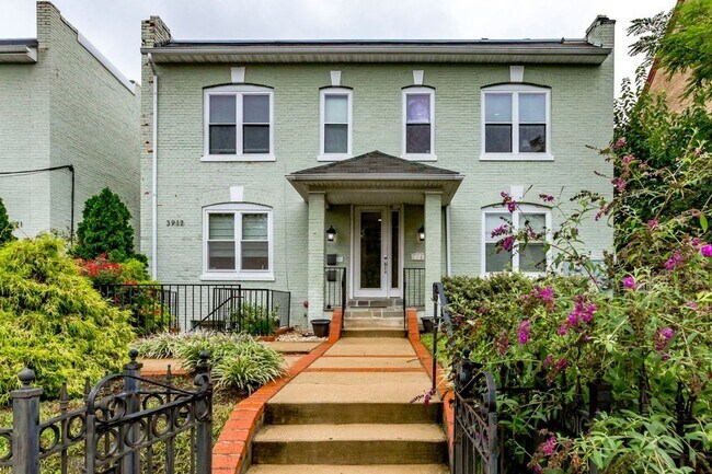 Foto del edificio - 3917 7th St NW
