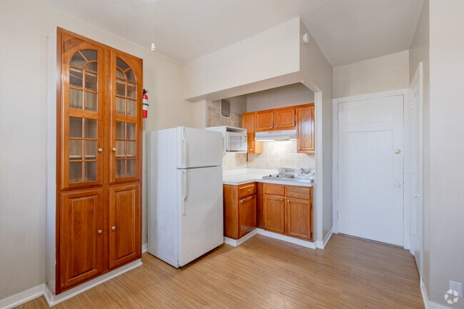 2 habitaciones, 1,5 baños - 800 pies cuadrados - Cocina - Pike St. Rentals LLC