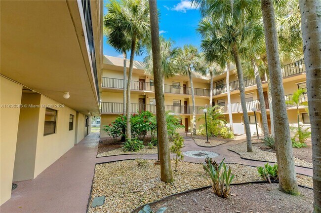 Building Photo - 10835 SW 112th Ave