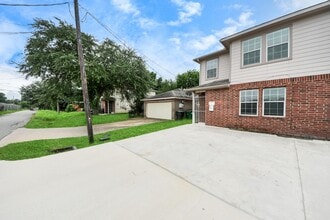 Building Photo - 3738 Lehall St