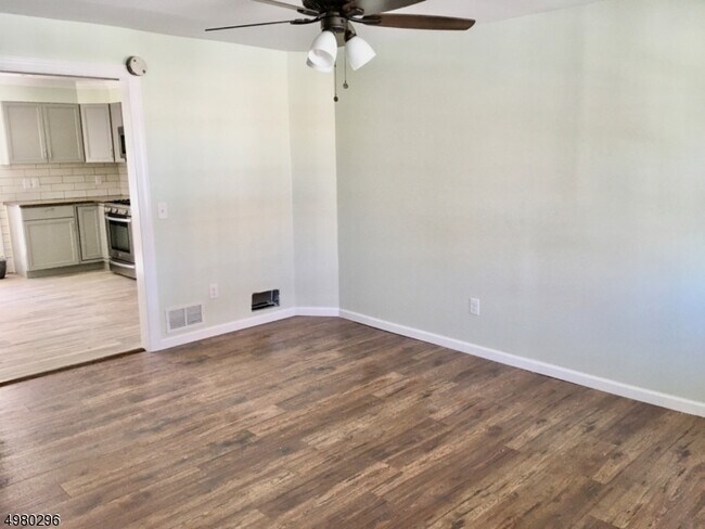Building Photo - 72 Fern Ave