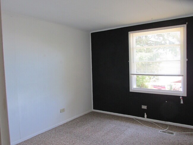 Foto del edificio - 2502 Lower Lake Rd