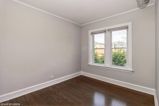 Building Photo - 4738 N Lowell Ave