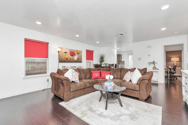 Foto del edificio - 7327 Enchanted Creek Dr