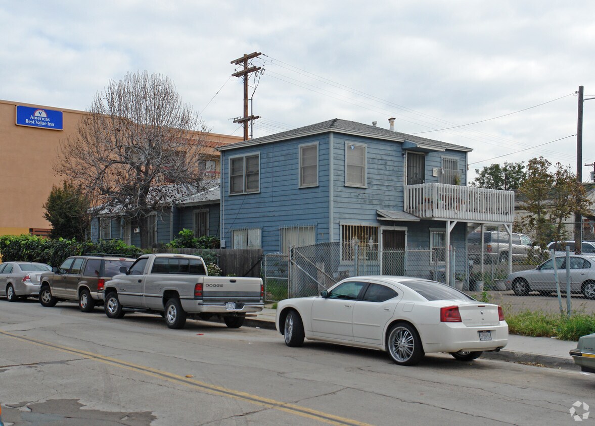 Primary Photo - 933-955 Beardsley St