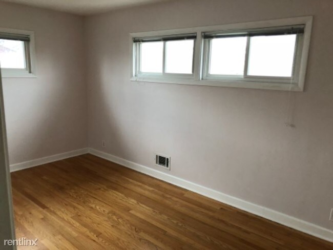 Building Photo - 3 br, 1 bath House - 7104 W Dempster Street