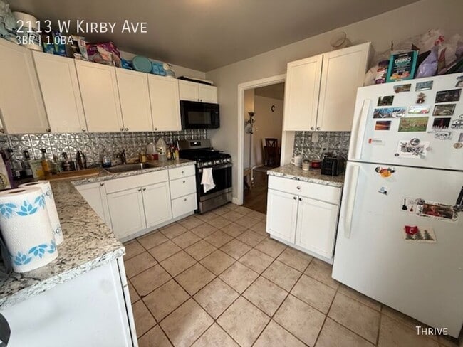 Building Photo - 2113 W Kirby Ave