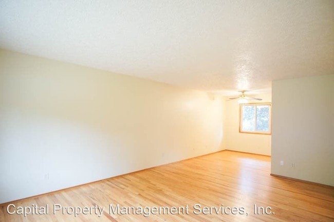 Building Photo - 3803-3821 SE 35th Pl