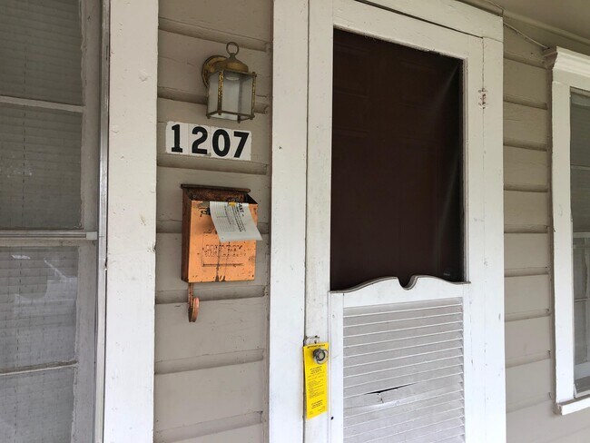 Building Photo - 1207 Greenville St