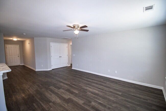 Building Photo - 214 Evans Ter