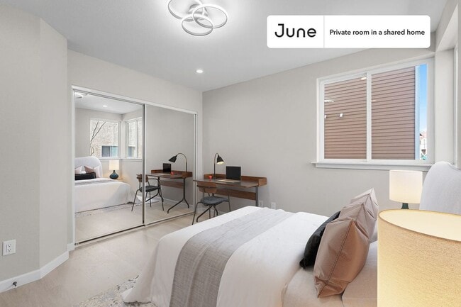 Building Photo - Private bedroom in 5 bed/5 bath Home