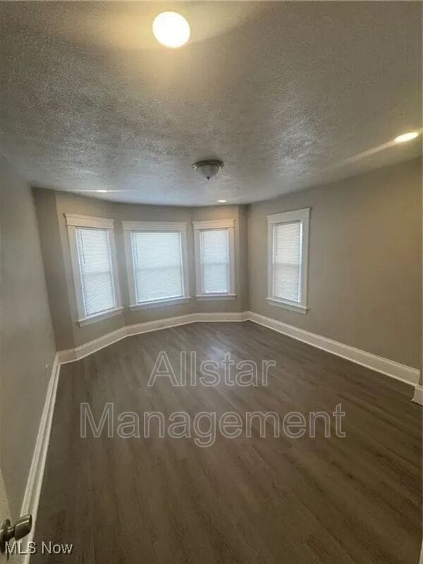 Building Photo - 521 E 109th St