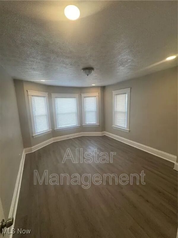 Foto del edificio - 521 E 109th St