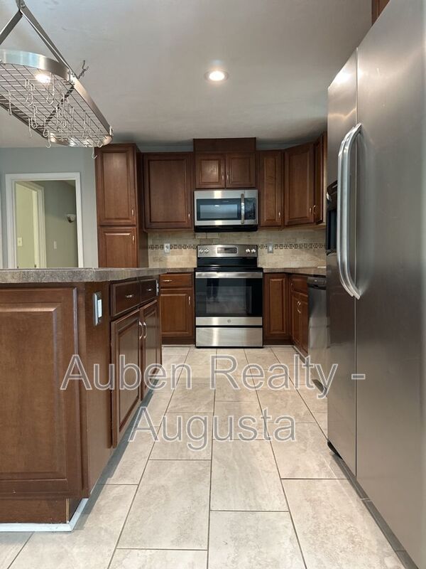 Primary Photo - 1137 Eisenhower Dr