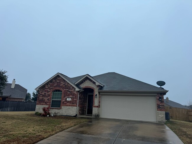 Building Photo - Gorgeous Home in Burleson