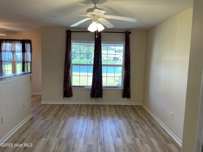 Foto del edificio - 2107 Cass Lake Dr