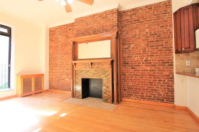 Building Photo - 315 W 100th St