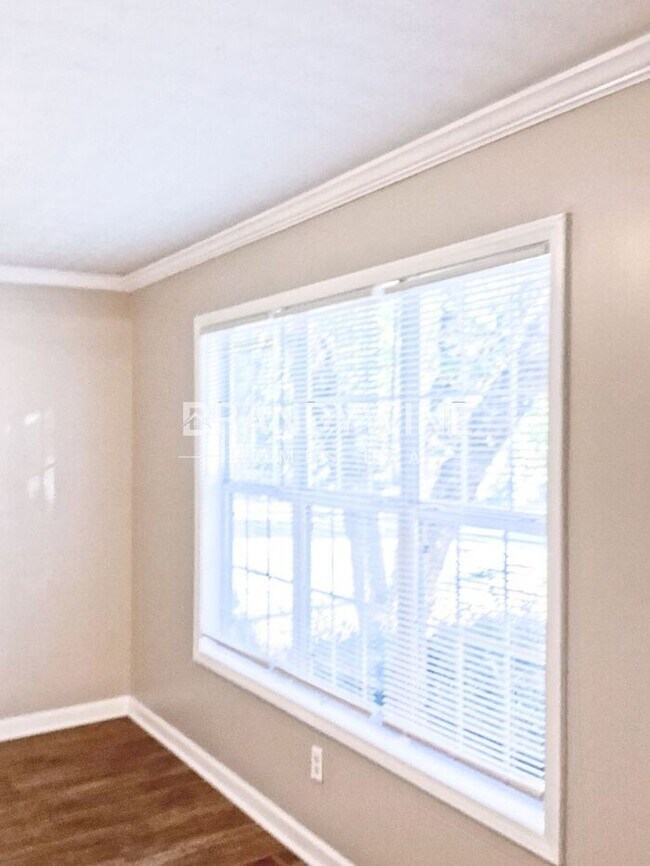 Building Photo - Charming and Lovely 4BR! Apply today!