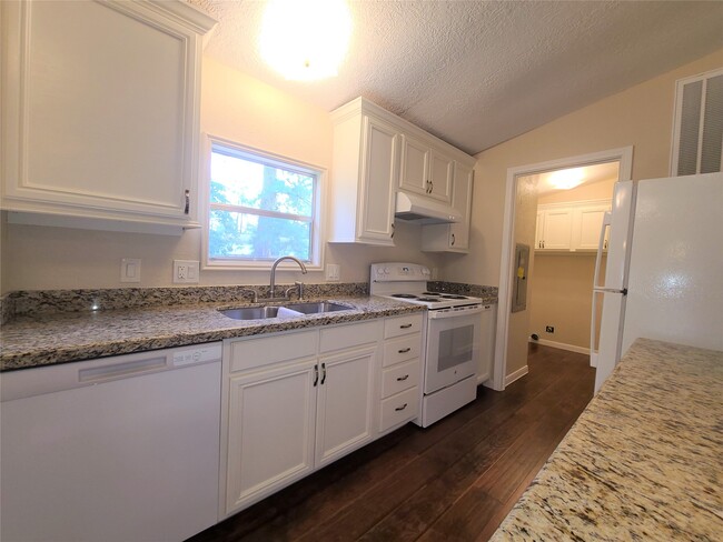 Building Photo - 5414 Five Oaks Dr