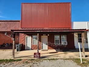 Building Photo - 104 W Main