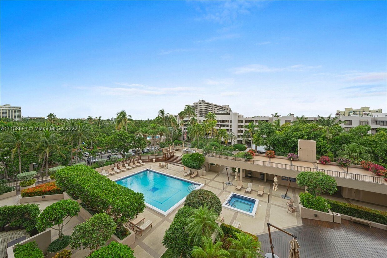 Foto principal - 251 Crandon Blvd