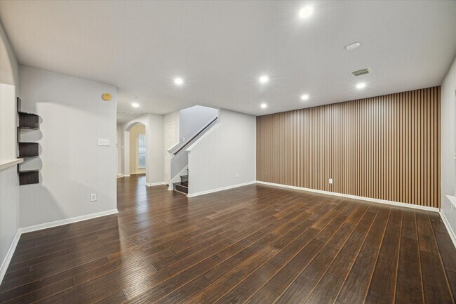 Building Photo - 9842 Lynette Falls Dr