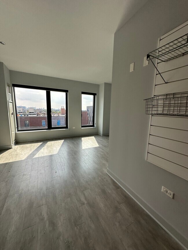 Foto del edificio - 1025 W Addison St