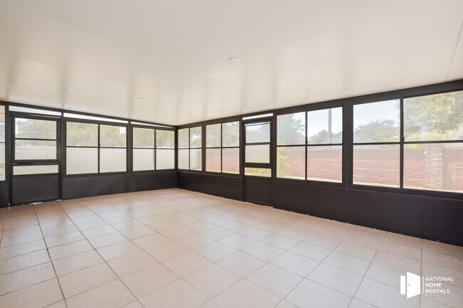 Building Photo - 10516 Cherry Oak Cir