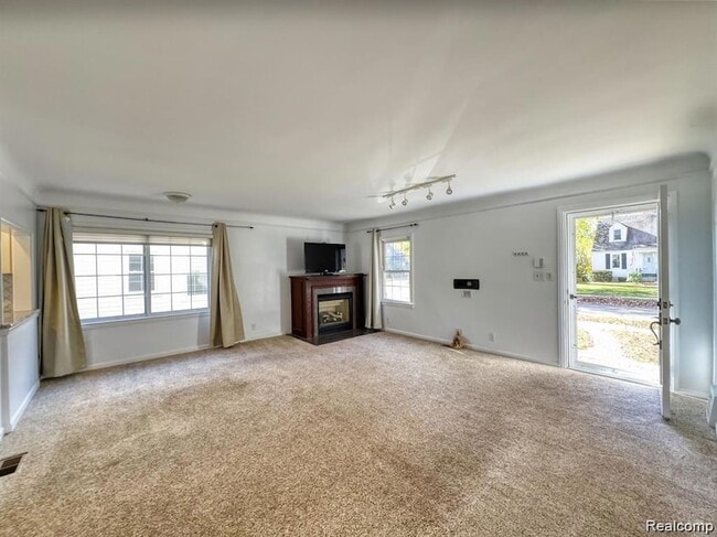 Building Photo - 806 N Altadena Ave
