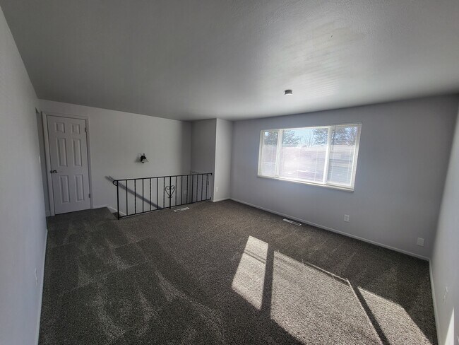 Living Room - 1405 Tappan Cir