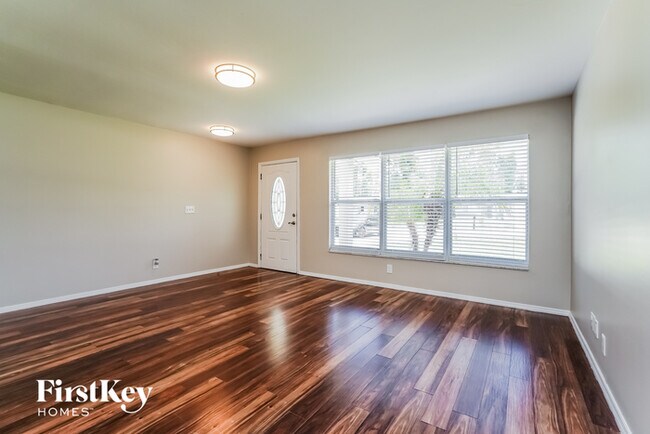 Building Photo - 17185 Phlox Dr