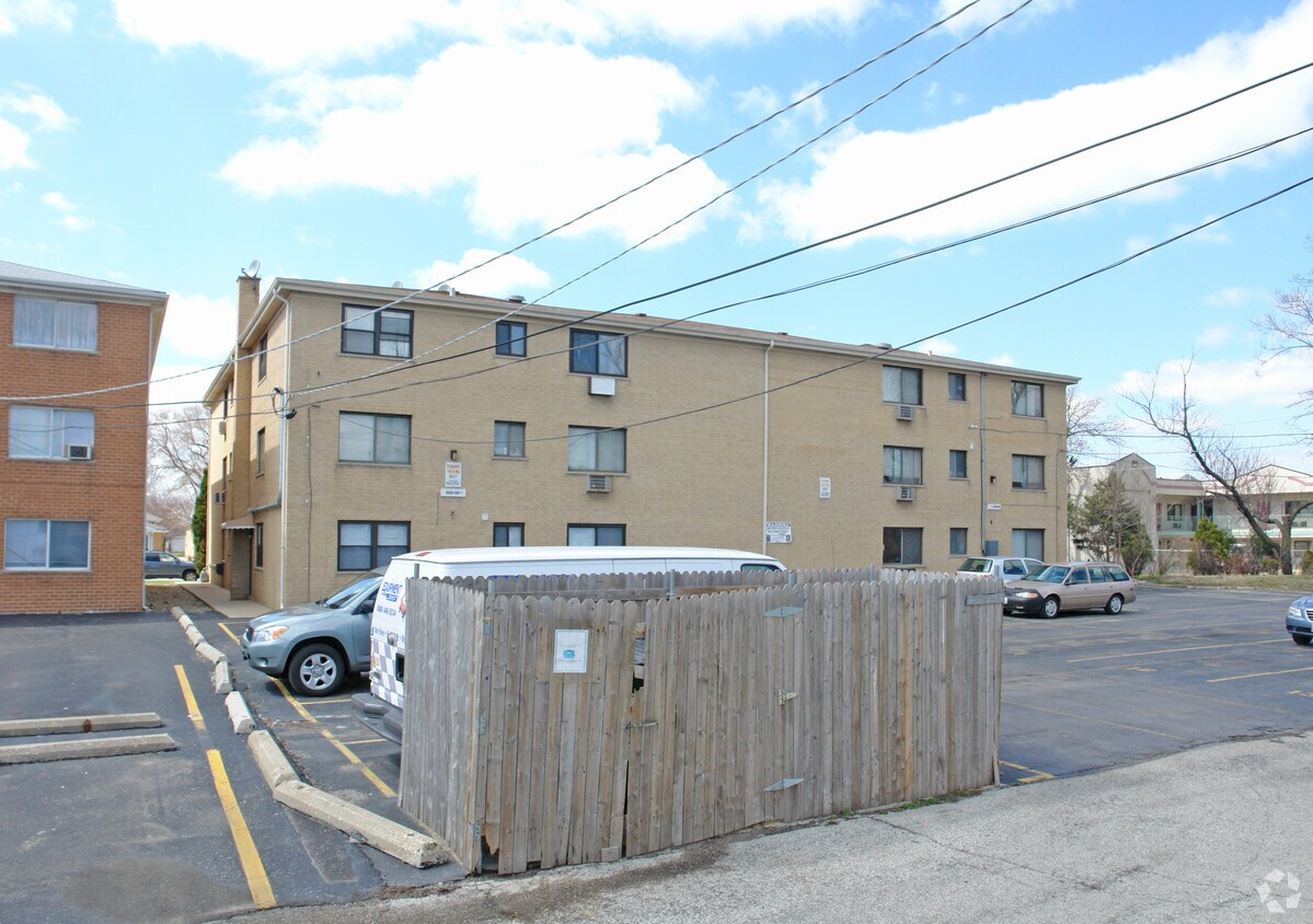 Building Photo - 3131-3143 Elm St