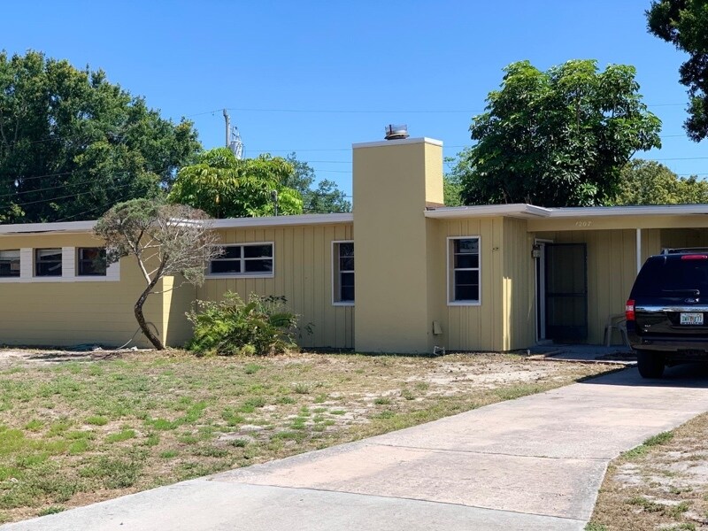 Primary Photo - 1207 Willow Ln