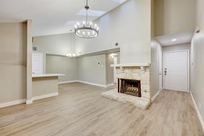 Foto del edificio - 3809 Spicewood Springs Rd
