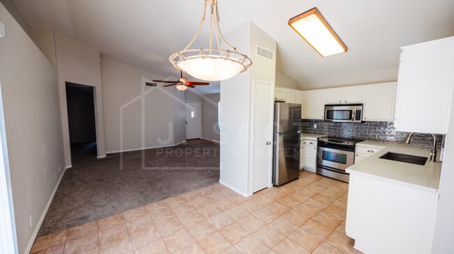 Building Photo - Charming Ahwatukee Home in Gated Community...