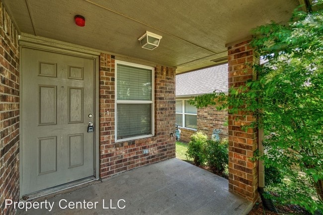 Building Photo - 3 br, 2 bath House - 12313 SW 2nd