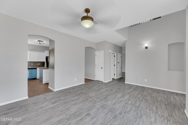 Foto del edificio - 14378 N Cave Dr
