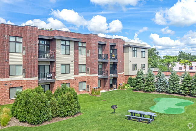 Picnic Area - 42 West Apartments